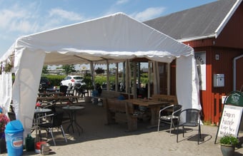 Havnegrill med meget billig husleje, indendørs og udendørs siddepladser samt udsigt til havnen