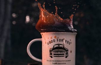 Webshop med salg af Citat, artwork Kaffe Krus - Print On Demand aftale på plads