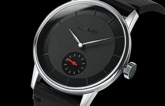 Innovativt websalg af URE - skab dit eget design med få klik med musen.