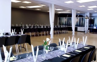 Ny pris! Fest- & EventCenter i Rødovre med overskud og løn til ejer til salg