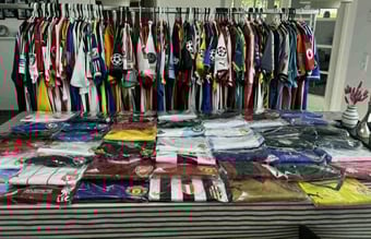 Virksomhed med salg af fodboldtrøjer 