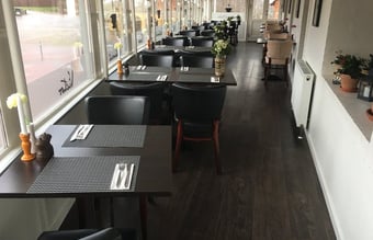Byens bedste beliggende restaurant med plads til 75 personer og billig husleje