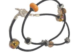 Smykkeshop med håndlavede bæredygtige og unika-smykker