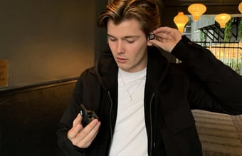 Køreklar dansk webshop med salg af trådløse høretelefoner *EGET BRAND*