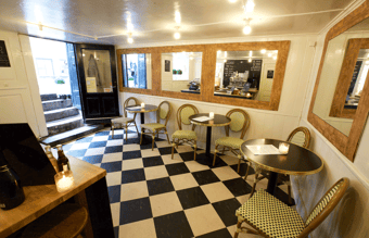 Intim Nyhavn Café med stort potentiale