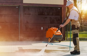 Landsdækkende servicevirksomhed med algebehandling, fliserens og anden service