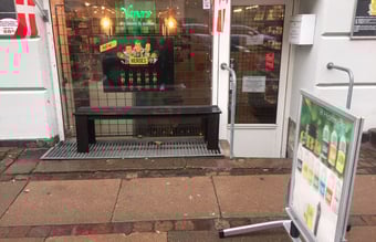 Butik med billig husleje centralt på østerbro sælges/afstås