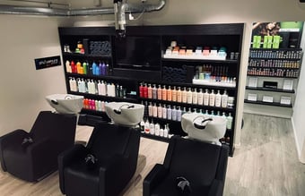 Veldrevet og supergodt beliggende frisørsalon i Aarhus - pris finder vi ud af