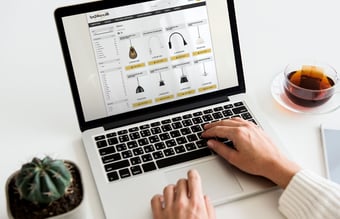 Lys24syv.dk - Webshop med salg af belysning til B2C og B2B, samt større projekter. - Resultat: 412.739 kr. 2017