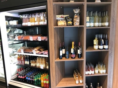 Anerkendt slagterbutik med mad-ud-af-huset i Nakskov. Omsætning i 17/18 på 3,439 mio. kr (ex. moms). God mulighed for slagter alene eller som et makkerskab ml. 2 slagtere eller slagter og kok. OBS. Ny pris. Reduceret med 300.000 kr.