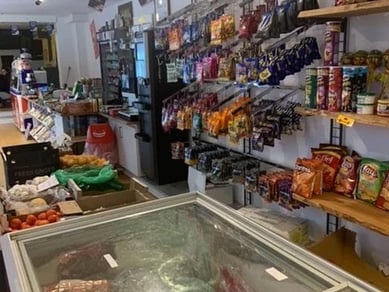 Asia supermarked/kiosk med 130 kvm og spillehal - Daglig omsætning på 5-6000 kr. & løn til 2