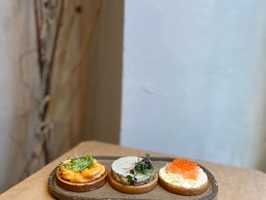 BLINIS BAR KONCEPT TIL SALG  MED INVENTAR OG LOKALE. - Omsætning: 800.000 kr.