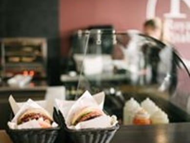 Burger og Pitabar 