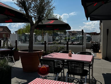 Succesfuld restaurant til salg centralt på torvet i Otterup på Nordfyn ( nedsat med 1 million kr fra 1.895.000,- til 895.000,- )
