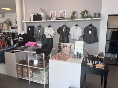 Facebook + IG kanal fra Modetøjsbutik til kvinder med 16000 følgere
