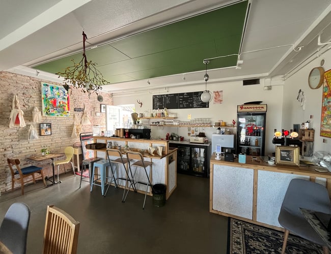 Café i Kolind med fuldt inventar, varelager og klar drift fra dag ét