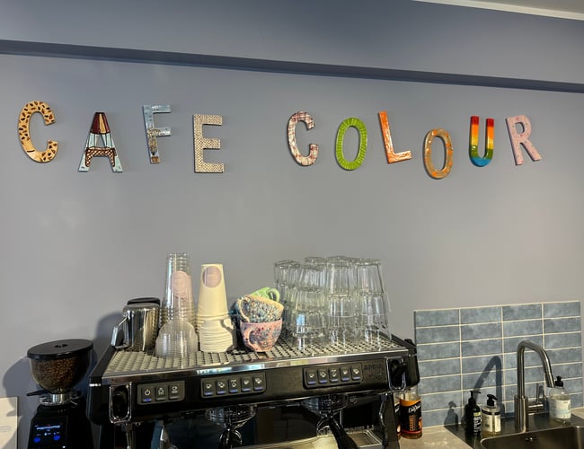 Colour Me Happy – Kreativt keramikværksted, café og events