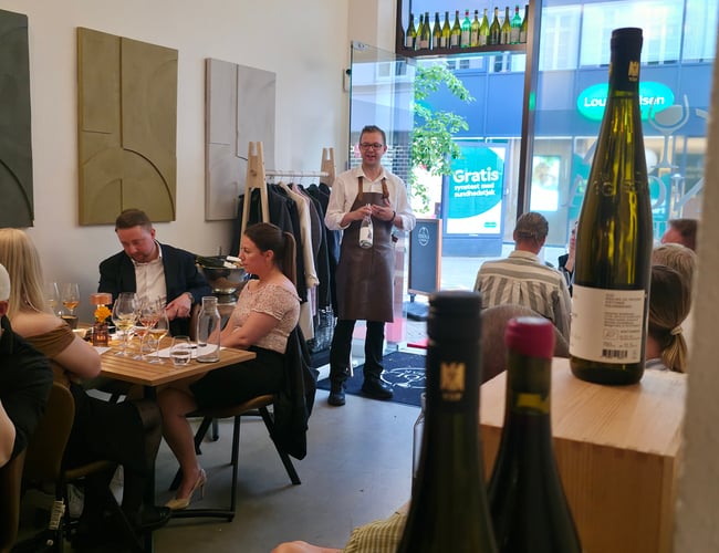 CENTRAL VINBAR I HJERTET AF ODENSE - KAN OGSÅ BRUGES TIL KAFFEBAR, CAFE MV.