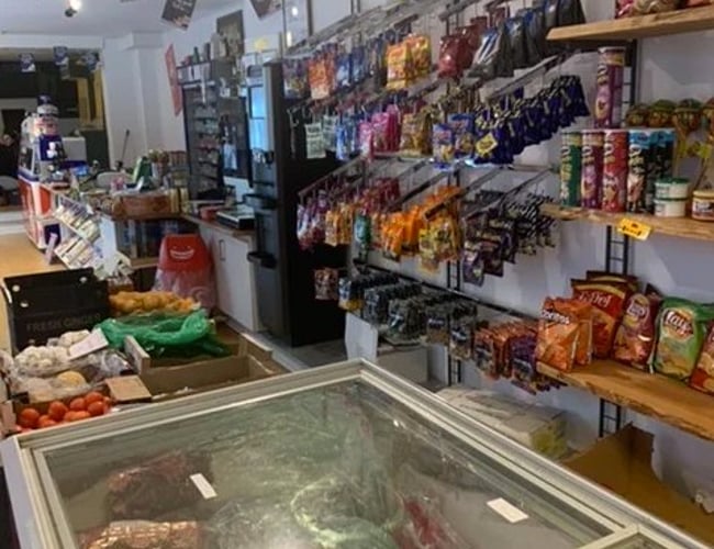 Asia supermarked/kiosk med 130 kvm og spillehal - Daglig omsætning på 5-6000 kr. & løn til 2