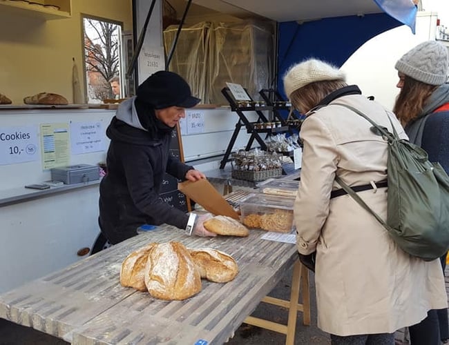 Salgsvogn med stenovn og salg af friskbagt brød - Omsætning 1 mio kr. 2018