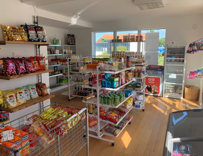 Kiosk med god beliggenhed samt spillehal og betting - Omsætning dagligt 5-7000 kr.