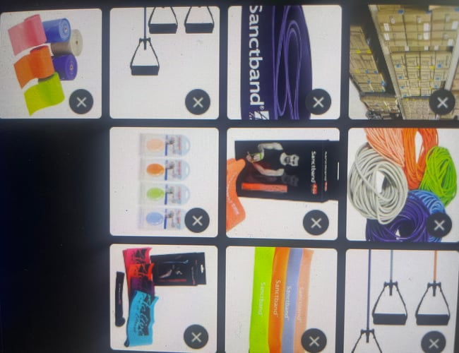 Varelager med trænings elastikker og udstyr 