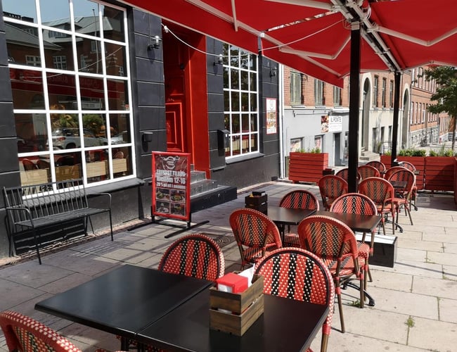 Broadwayburgers.dk ( Omsætning på 3.200.000 mio på 10,5mdr) - Flot nyrenoveret burger restaurant til salg med 185 kvm. - Overskud d.d. ca. 560.000 kr.