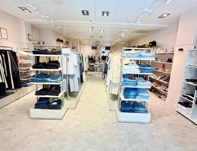 Velkørende tøjbutik med webshop og kendte brands