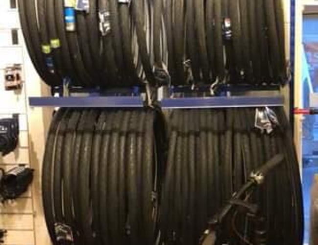 Cykelbutik med værksted til afståelse med en stigende omsætning - Der kommer i gennemsnit 8-10.000 cykler forbi om dagen.