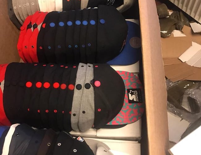 Stort varelager med NBA Caps, trøjer og accessories sælges billigt