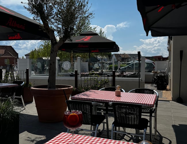 Succesfuld restaurant til salg centralt på torvet i Otterup på Nordfyn ( nedsat med 1 million kr fra 1.895.000,- til 895.000,- )