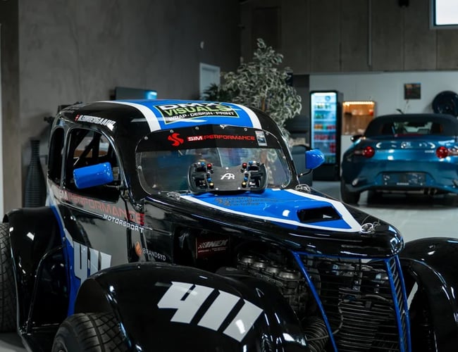 Webshop med simracing-cockpits, sæder og skærmstativer sælges