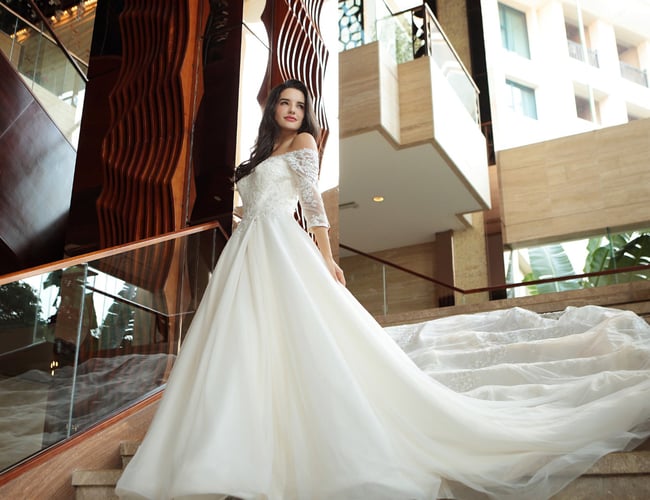 Velkendt butik har brug for nye kræfter -  Brudekjole, selskabskjole og konfirmationskjoler