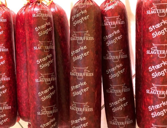 Anerkendt slagterbutik med mad-ud-af-huset i Nakskov. Omsætning i 17/18 på 3,439 mio. kr (ex. moms). God mulighed for slagter alene eller som et makkerskab ml. 2 slagtere eller slagter og kok. OBS. Ny pris. Reduceret med 300.000 kr.