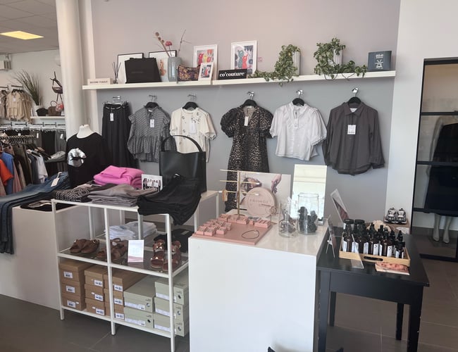 Facebook + IG kanal fra Modetøjsbutik til kvinder med 16000 følgere