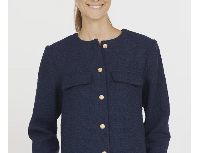 Salg af varelager med modetøj til kvinder