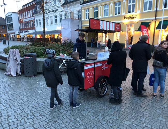 Topmoderne salgsvogn / Pandekagebod NEDSAT