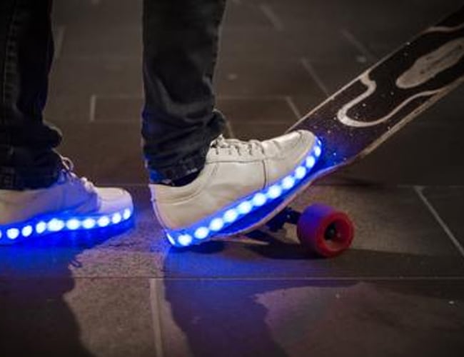 Wawo.dk -  Webshop med omsætning til salg. Shoppen sælger sneakers med LED lys i sålen, og er 100% selvkørende.  