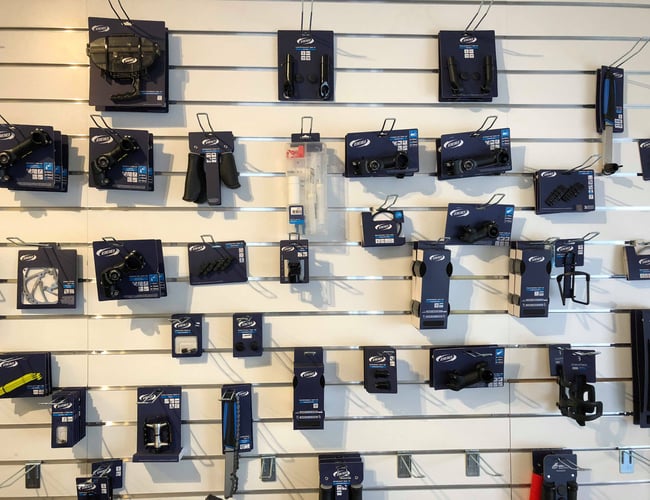 Cykelbutik med værksted til afståelse med en stigende omsætning - Der kommer i gennemsnit 8-10.000 cykler forbi om dagen.