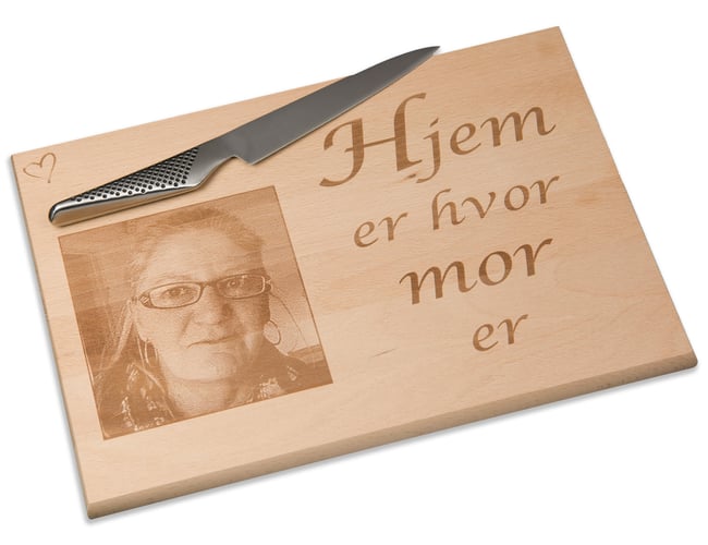 Veletableret virksomhed med høj omsætning søger ny ejer. Salg via 5 Webshops, i 3 lande, inkl. egen produktion af  niche produkter - GRAVERING