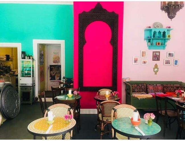Cafe The a la Menthe - m/ varmt køkken tilladelse til afståelse - Årlig omsætning  1,5 - 2 mio.