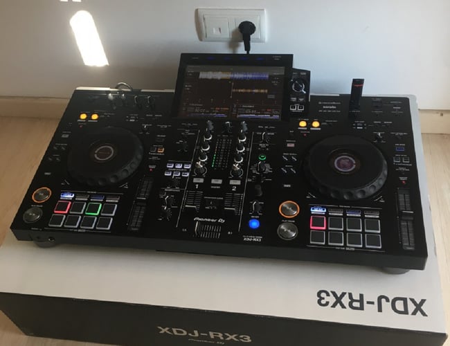 Pioneer DJ XDJ-RX3, Pioneer XDJ-XZ , Pioneer DJ OPUS-QUAD, Pioneer DJ DDJ-FLX10, Pioneer CDJ-3000, Pioneer DJ DJM-A9 , Pioneer CDJ-2000NXS2, Pioneer DJM-900NXS2, Pioneer DJ DJM-V10-LF , Pioneer DJ DJM-S11