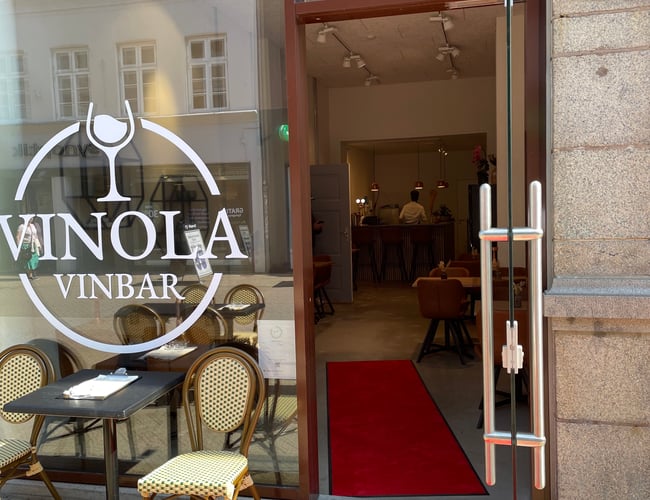 CENTRAL VINBAR I HJERTET AF ODENSE - KAN OGSÅ BRUGES TIL KAFFEBAR, CAFE MV.