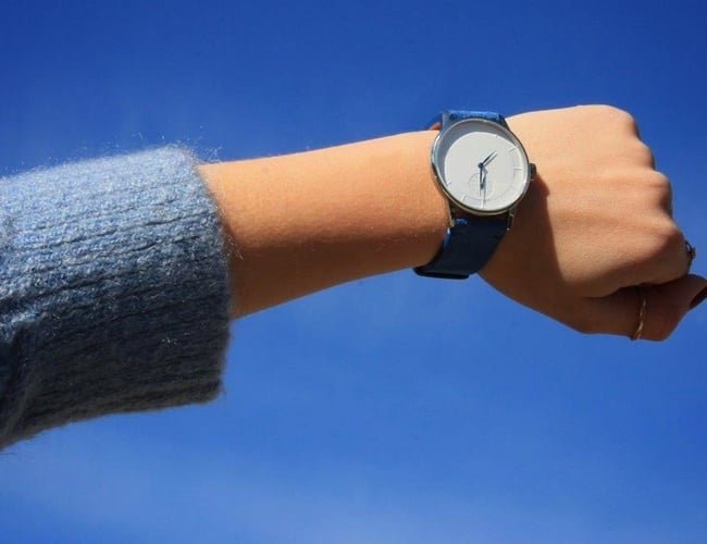 Innovativt websalg af URE - skab dit eget design med få klik med musen.