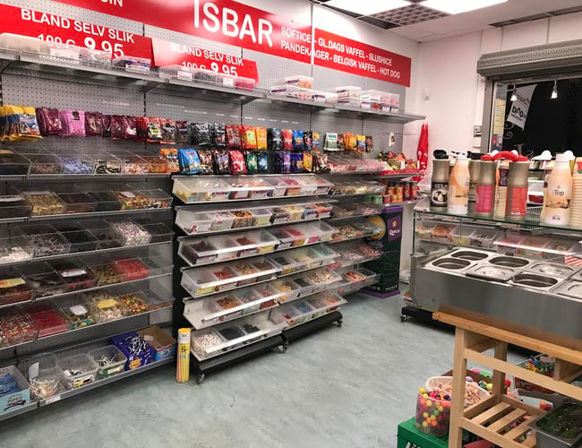 Kiosk med tilhørende spillehal til salg