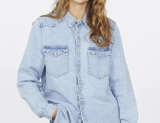 Salg af varelager med modetøj til kvinder