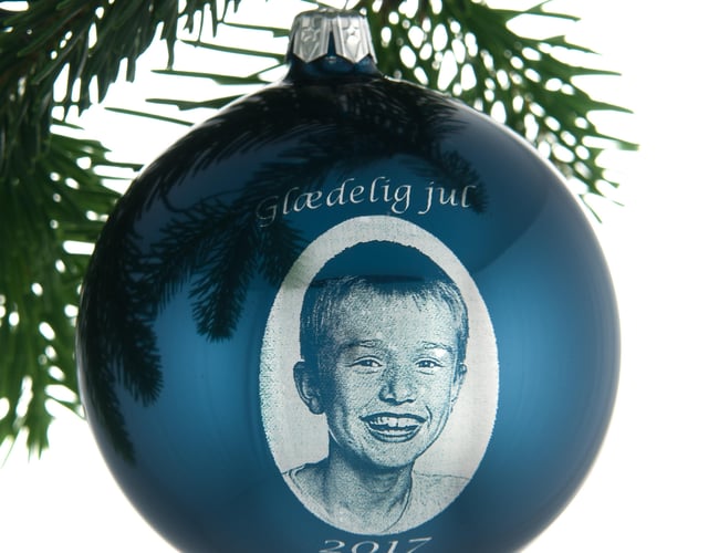 Veletableret virksomhed med høj omsætning søger ny ejer. Salg via 5 Webshops, i 3 lande, inkl. egen produktion af  niche produkter - GRAVERING