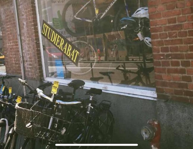 Cykelbutik med værksted til afståelse med en stigende omsætning - Der kommer i gennemsnit 8-10.000 cykler forbi om dagen.