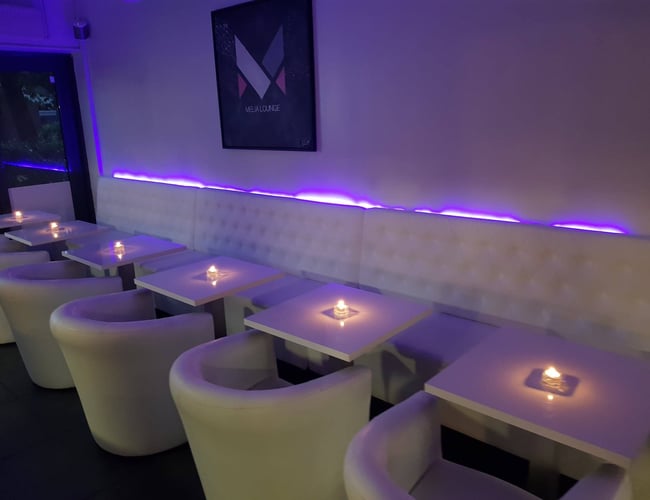 Eksklusiv moderne café i super gode omgivelser til afståelse.