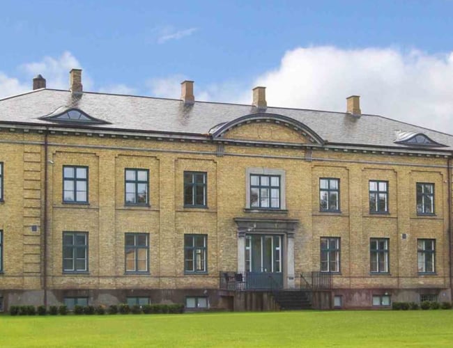 128 år gammel, eksklusiv, totalrenoveret, historisk bygning på over 1600 kvm til leje